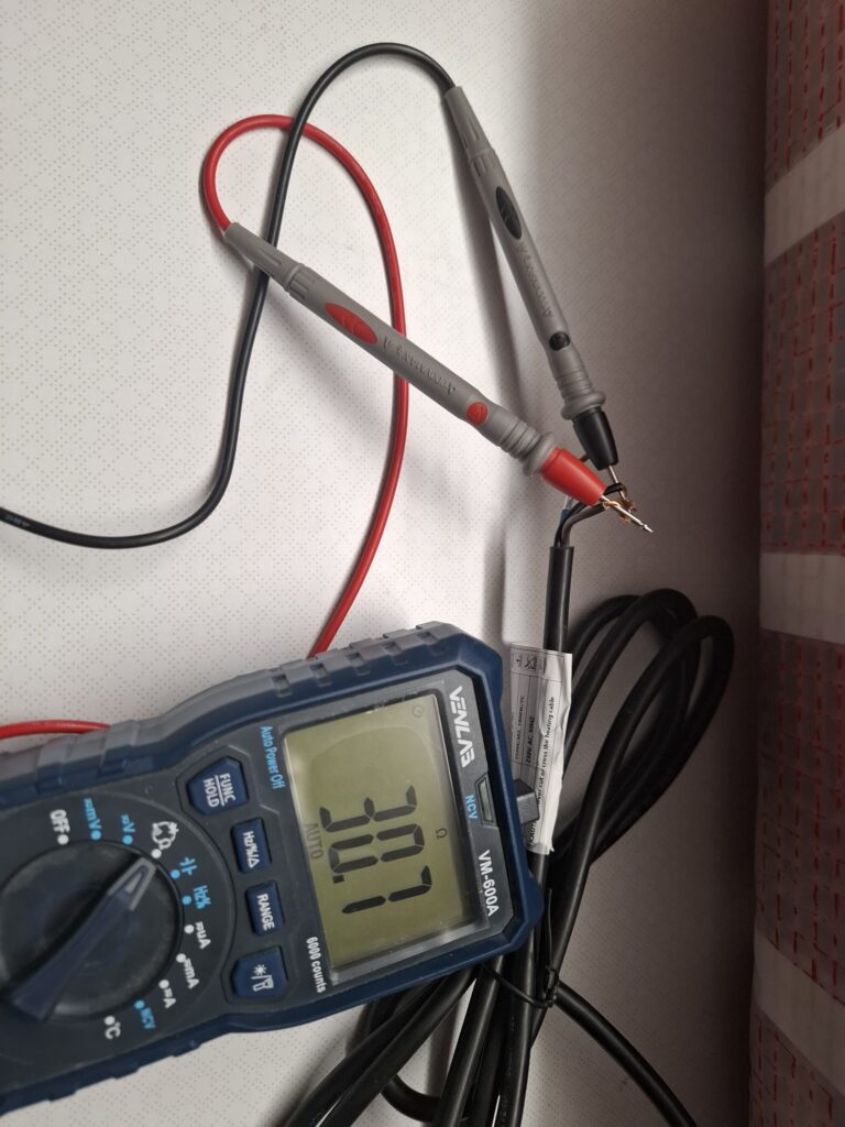 Cum verific un cablu de incalzire in pardoseala masuratoare rezistenta electrica